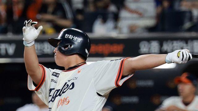 한화 노시환, 구단 4번째 30홈런-100타점-100득점 향해 전진