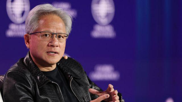 엔비디아 CEO “中반도체, 美보다 나노초 뒤처져…경쟁해야”