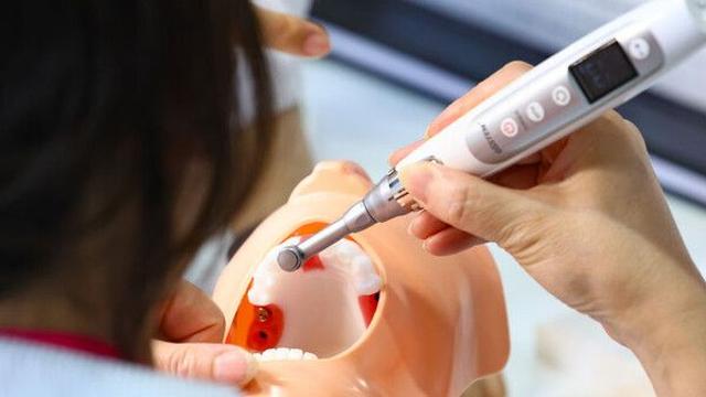중년층 '임플란트' 성공률 높이려면…'이것' 체크 하세요