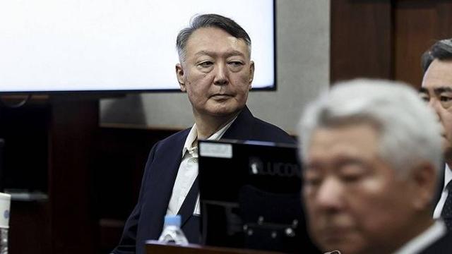 尹, 내란 재판 12회 연속 불출석…측근 “현기증·구토 증세”