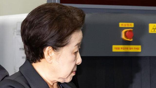 '통일교 로비 의혹' 한학자, 구속 후 두번째 특검 출석