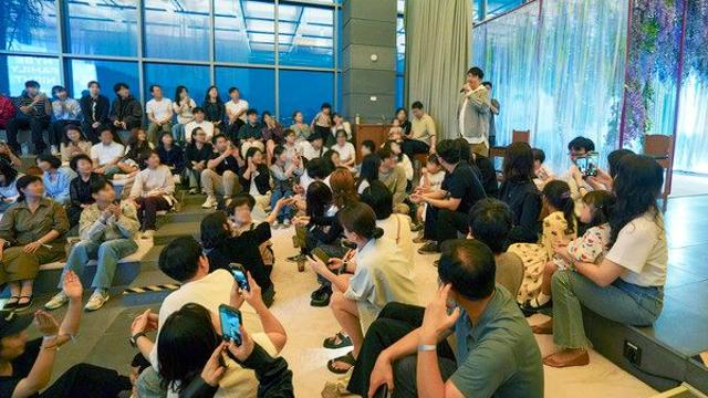 사옥에서 불꽃축제 직관…'하이브 패밀리 나이트' 개최