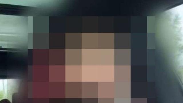 무릎에 아이 앉힌 채 운전하며 라방 킨 유튜버...