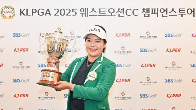 '내가 시니어 최강자' 최혜정, KLPGA 챔피언스투어 상금왕 조기 확정..내년엔 정규투어 활동