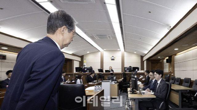 한덕수 내란 방조 혐의 재판 시작…직업 묻자 