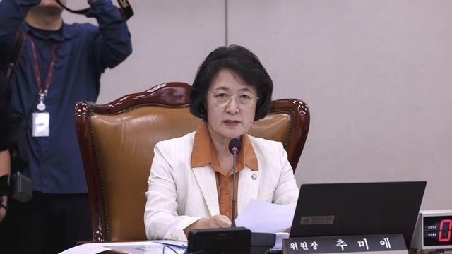 아직 못 벗은 민주당 야당티