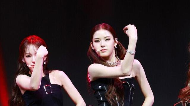 [NC포토] 이즈나 유사랑·마이, 학다리 권법