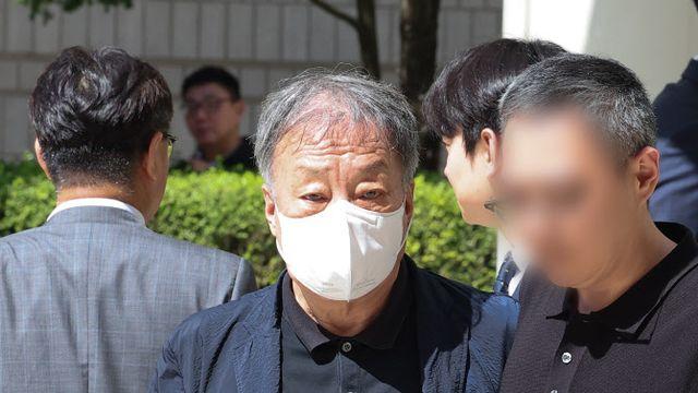 '5억 뇌물' 윤우진 전 세무서장, 1심서 징역 3년 실형