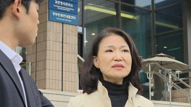 “굿바이 앤 씨유”…이진숙, 마지막 퇴근길서 남긴 말
