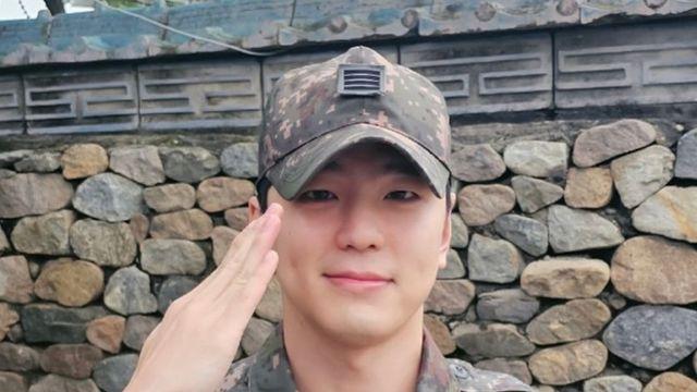 김민규, 육군용사상 받고 전역 “팬들 덕에 버텼다”