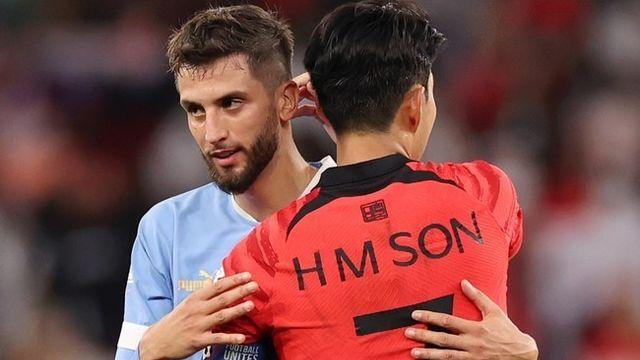 [속보] 토트넘, '손흥민 인종차별' 미드필더와 재계약 맺는다