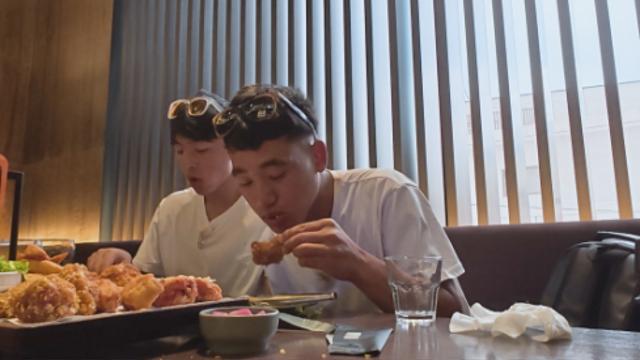 '어서와' 네팔 라이·타망, 치맥 실전 먹방…MC들 