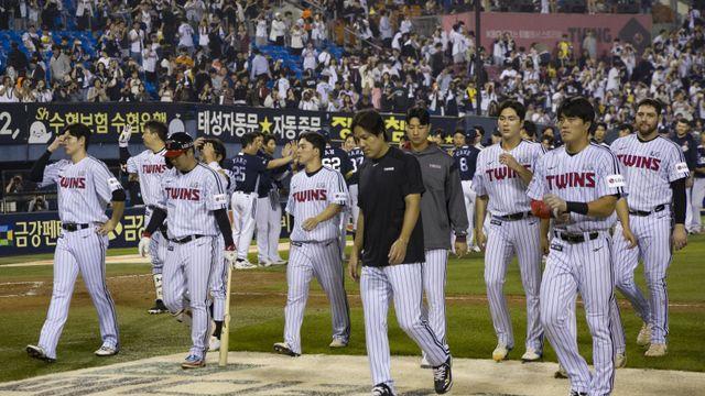 두산에 발목 잡힌 LG·롯데 꺾은 한화…정규시즌 우승 경쟁, 끝까지 간다