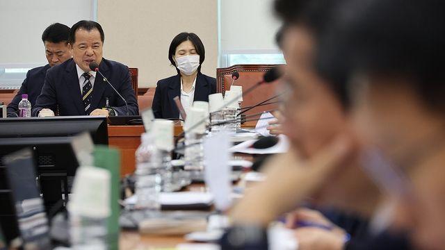 위철환 선관위원 후보 청문회…정당이력·부정선거 현수막 공방(종합)