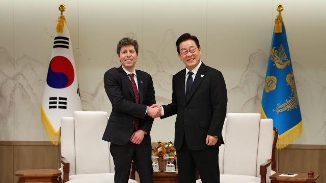 李 