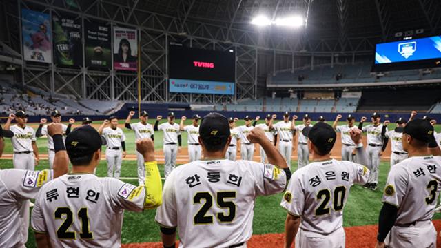 상무가 강한 이유, '야구장 NO 스마트폰'도 있다…