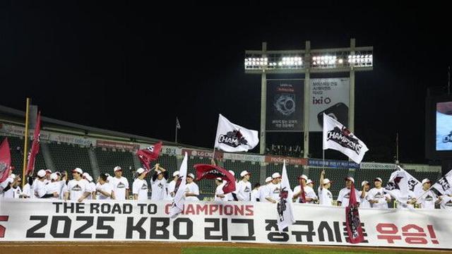 프로야구 LG, 2년만에 정규시즌 정상…4번째 통합우승 도전(종합2보)