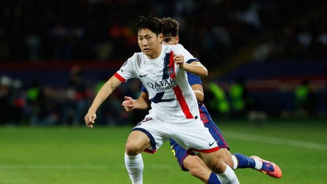 '이강인 교체 출전·골대 강타' PSG, 바르셀로나에 2-1 역전승