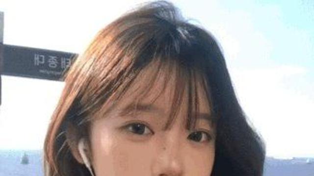화장 전후 차이 보여주는 여자
