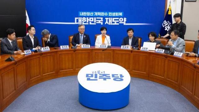 與, 파견 검사들 '원대 복귀' 요구에…오늘 김건희 특검팀 방문