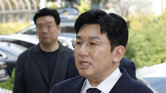 ‘1900억 부당 이득 의혹’ 방시혁 하이브 의장, 출국금지