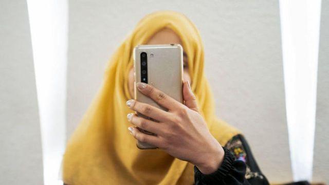 탈레반 인터넷 금지령에 '마지막 생명줄' 잃은 아프간 여성들