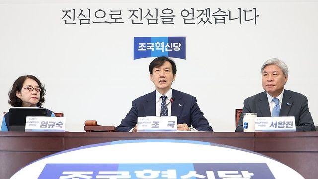 조국, '檢복귀 요구' 특검 파견 검사들에 