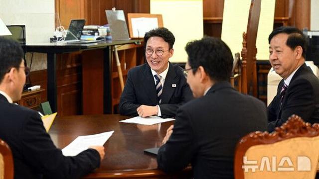 김민석 총리, 구윤철·배경훈 부총리와 '3+α' 첫 회의…국정협의체 정비 논의