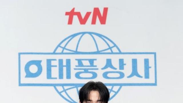 1997년 IMF에 떨어진 이준호…'태풍상사'로 3연타 흥행 정조준 [종합]