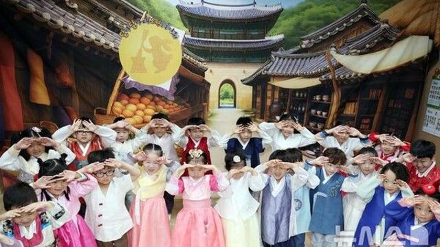 추석 연휴 흐린 날씨에 비…서·남쪽 지역만 보름달 본다