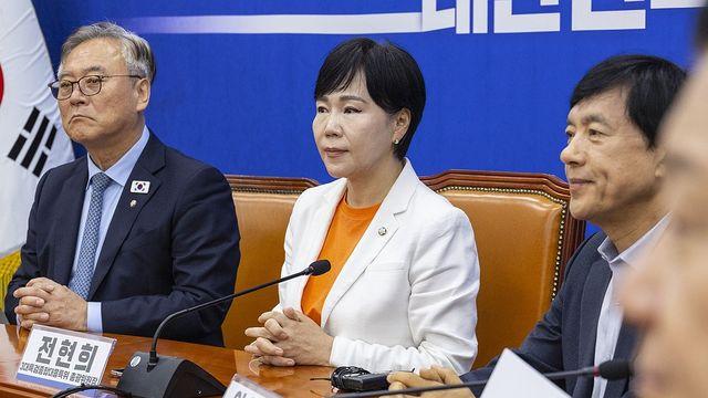 與 '복귀 요청' 특검파견 검사들에 격앙…