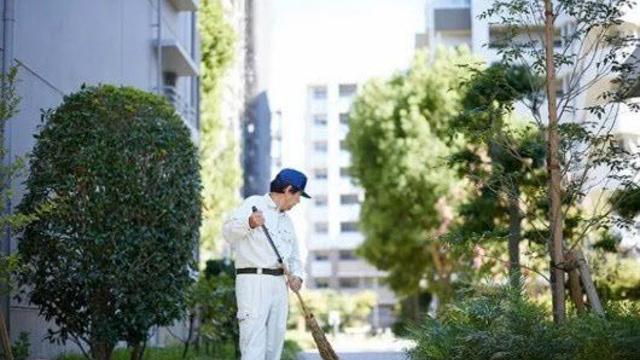 “월급보다 30배 더 벌었지만”…50대 청소부, 뜻밖의 수입원