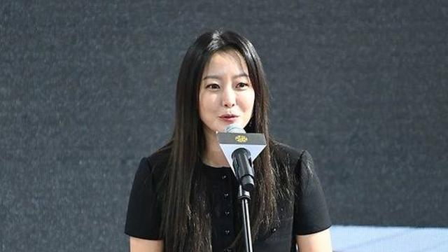 김희선, 오늘(2일) 모친상…남편·딸과 함께 상주로 [공식]