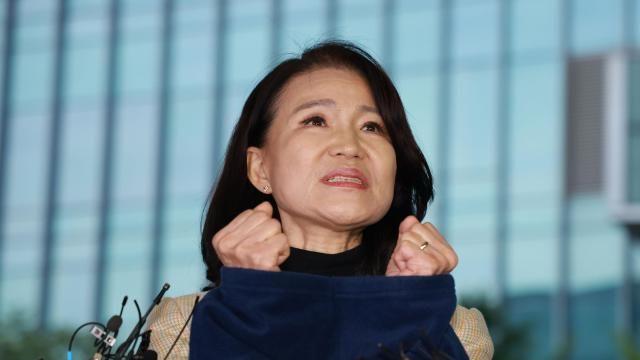 이진숙, 수갑 찬 채 영등포 경찰서 도착…