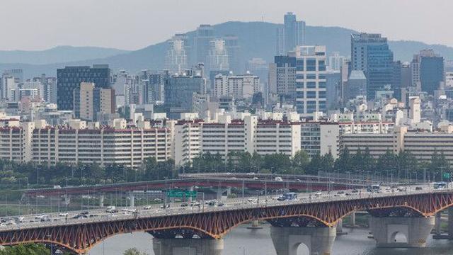 서울 아파트값 4주째 상승폭 확대...전세계약은 급감