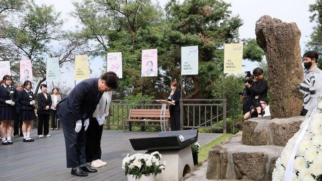 우 의장 “유관순 열사 묘역 참배...독립 정신 기억해야”