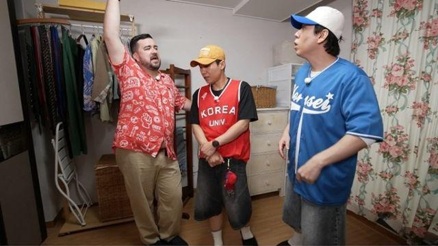 샘 해밍턴, 고대 어학당 출신 