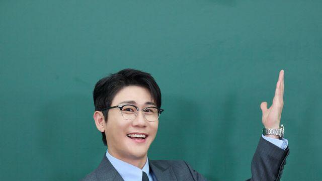 '개는 훌륭하다', 영탁 품고 부활…'고민견 사관학교' 세웠다
