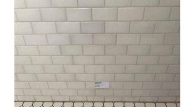딸의 양말을 전시한 엄마