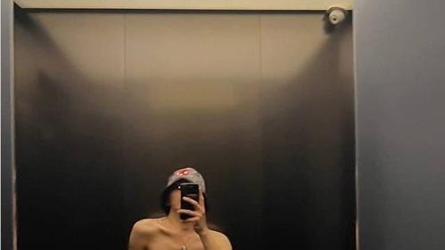 지드래곤, 탄탄한 복근 자랑하며 ‘상탈’