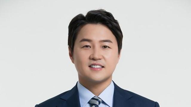 정용검 스포츠 아나운서, 류현진재단에 1000만원 기부…
