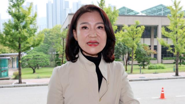 경찰, 이진숙 전 방통위원장 자택서 체포...
