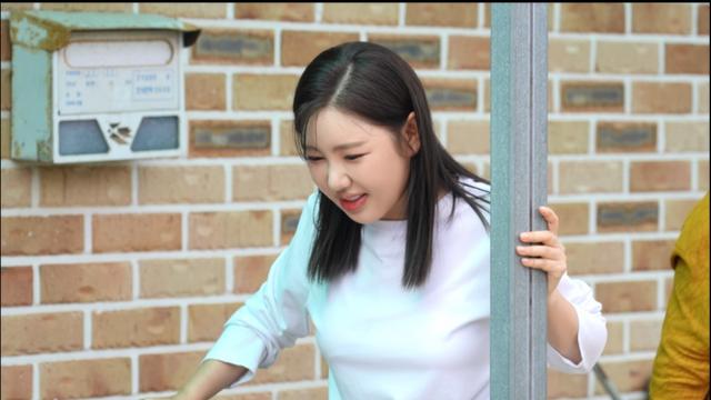 송가인 덕에 마을잔치…어르신 총출동 보양식