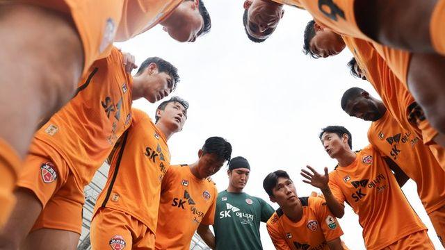 선두 전북과 맞대결 앞둔 제주SK FC, 시련에 더 단단하게 맞선다