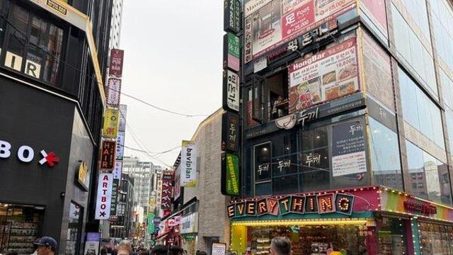 반중시위 고조 속 명동 찾은 中 관광객들…