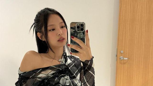 제니와 카리나가 선택한 레드 네일