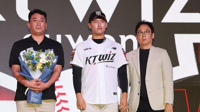 kt, 박지훈과 2억6천만원에 사인…신인 선수 계약 마무리
