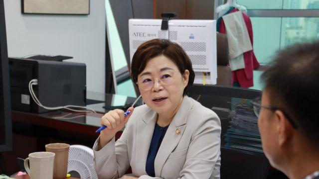 '이재명 쏠 총알도 아깝다' '호남 불 안 나나' 김정재에 포항 시민단체 수사 요구