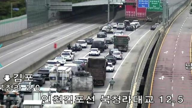 인천 청라국제지하차도서 차량 화재…연기로 도로 전면 통제