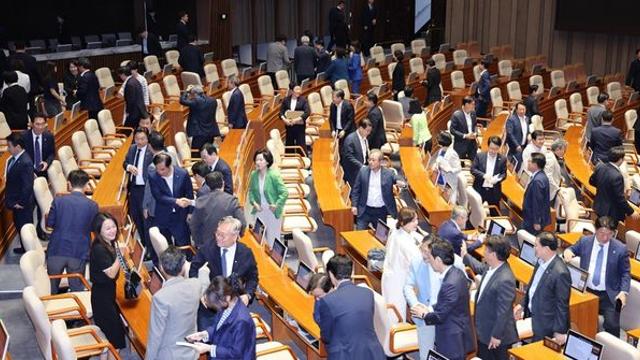 명절 휴가비 425만원 받기엔 국민들에게 미안하다며 기부 결정한 국회의원